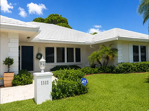 1111 SW Pepperridge Ter Photo 1