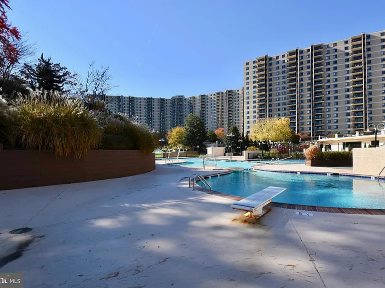 307 Yoakum Pkwy #703 — Photo 44