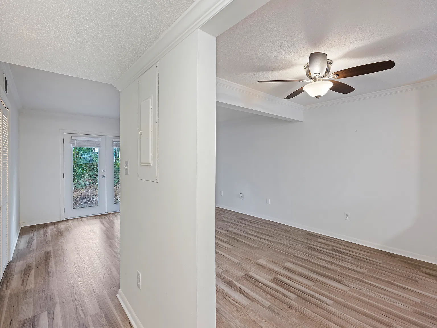 3 bed, 1050 sqft, $1,749 — Photo 3