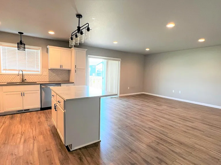 800 Cathy Dr W — Photo 10