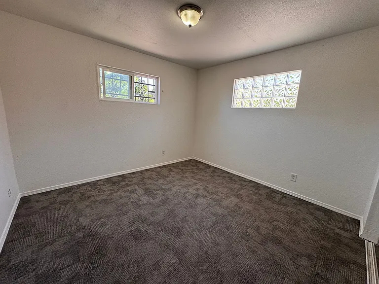 328 Utah St NE — Photo 8