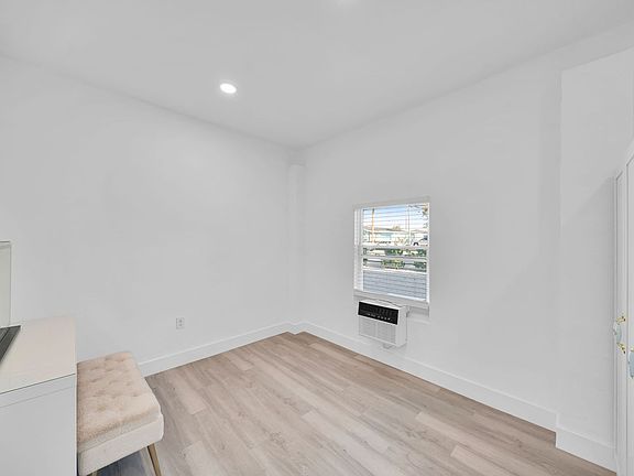 5th image of 128 Eucalyptus Ct #D