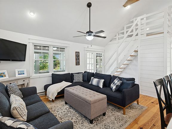 4th image of 1379 Peconic Bay Blvd