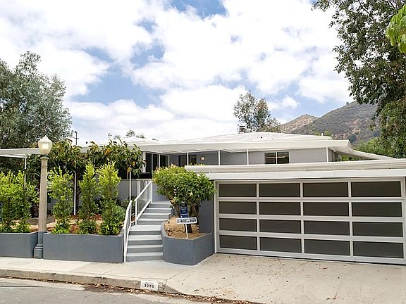 2nd image of 3260 Hillock Dr