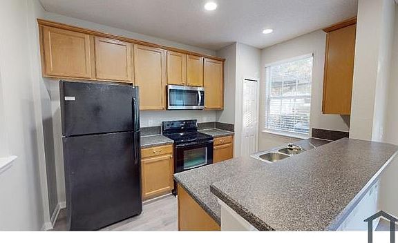 5th image of 3685 Creswick Cir #B