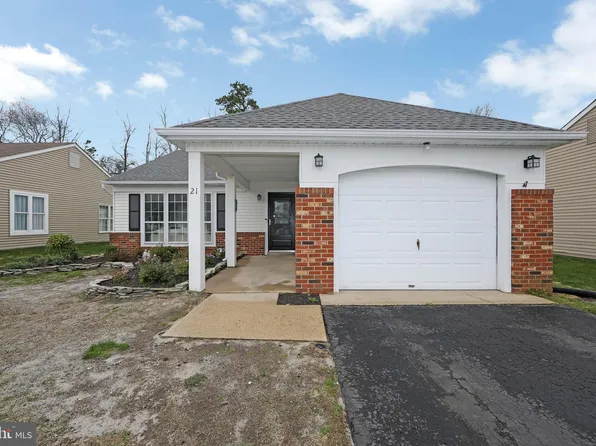 21 Stratford Rd, Southampton, NJ 08088