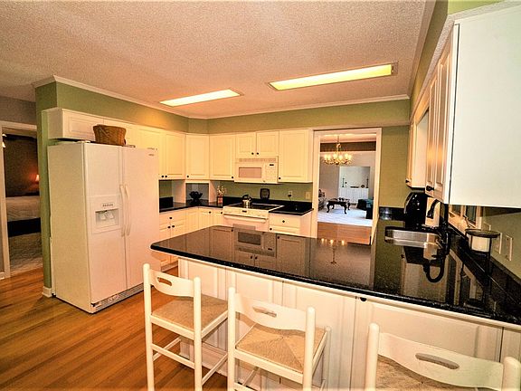 2nd image of 2561 Griffith Dr