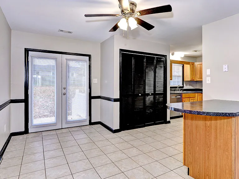 9106 Lost Forest Dr — Photo 8