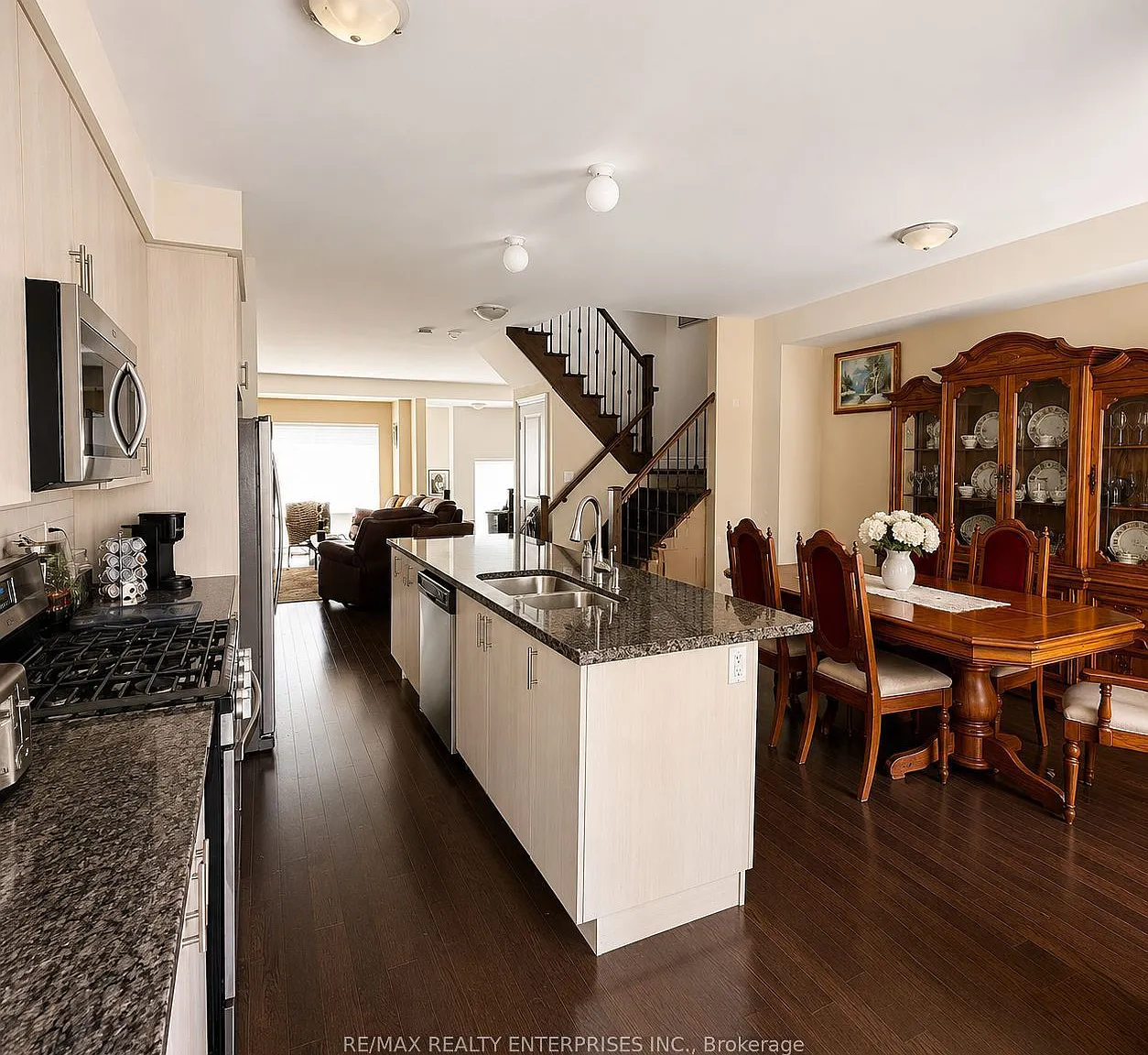 3 bed, $4,000 — Photo 4