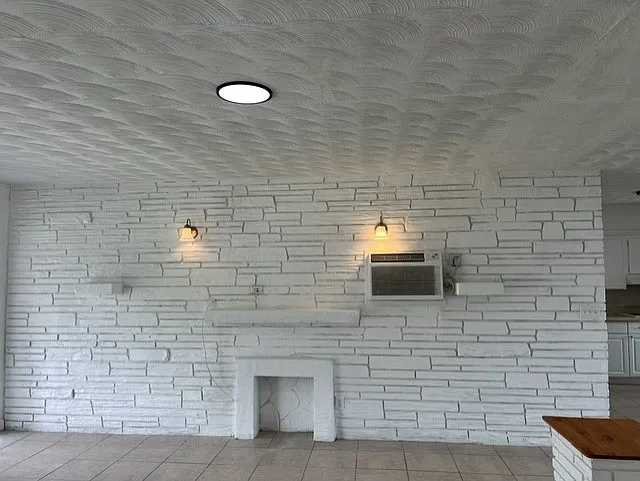 2210 N 57th Ave — Photo 11