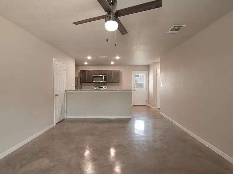 508 Raymond St — Photo 2