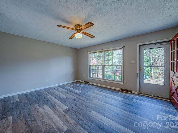 4th image of 43 Lancelot Ln