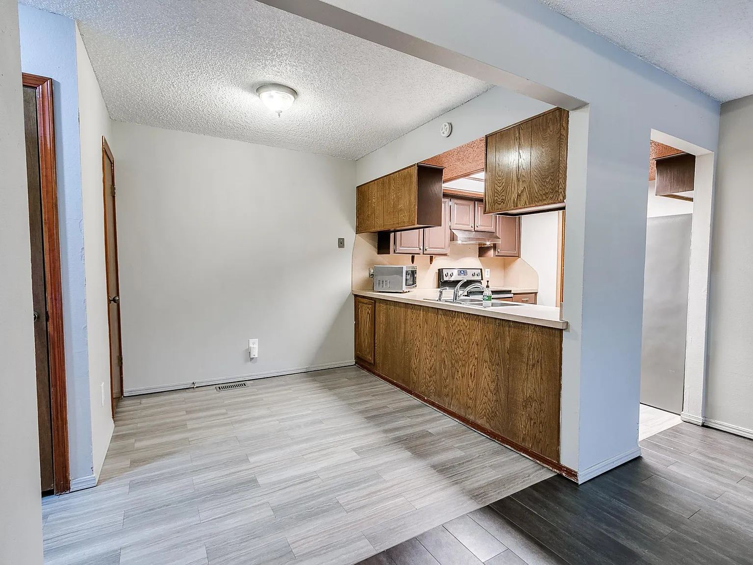 13901 Fairhill Ave — Photo 4