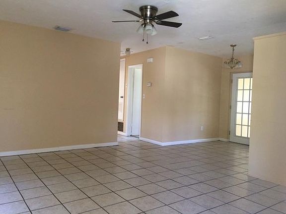 3rd image of 1407 Whitewood Dr