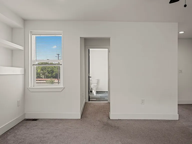 2706 E Somerset St — Photo 22