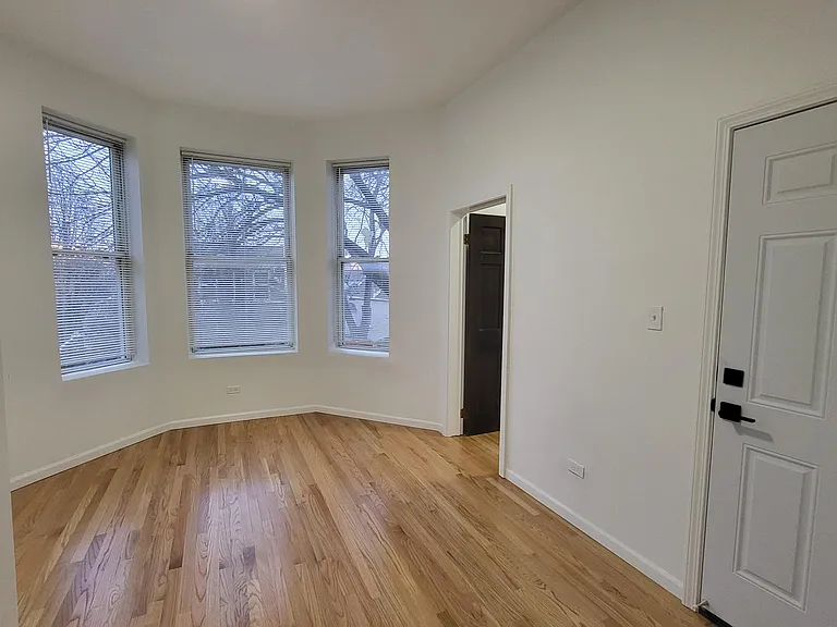 2523 S Whipple St #3F — Photo 4