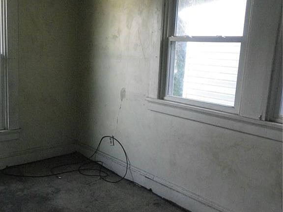 3rd image of 3202 Moody Ave