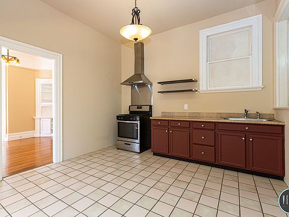 2nd image of 604-612 Waller St #610