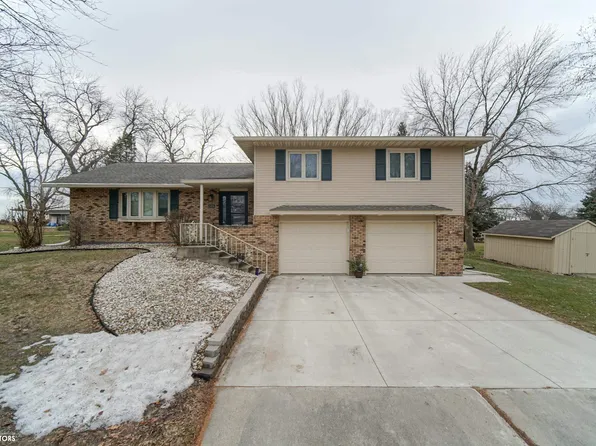 606 10th Ave, Ackley, IA 50601