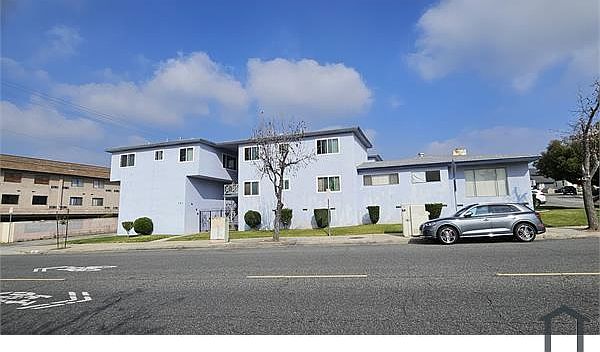 1st image of 151 E Riggin St