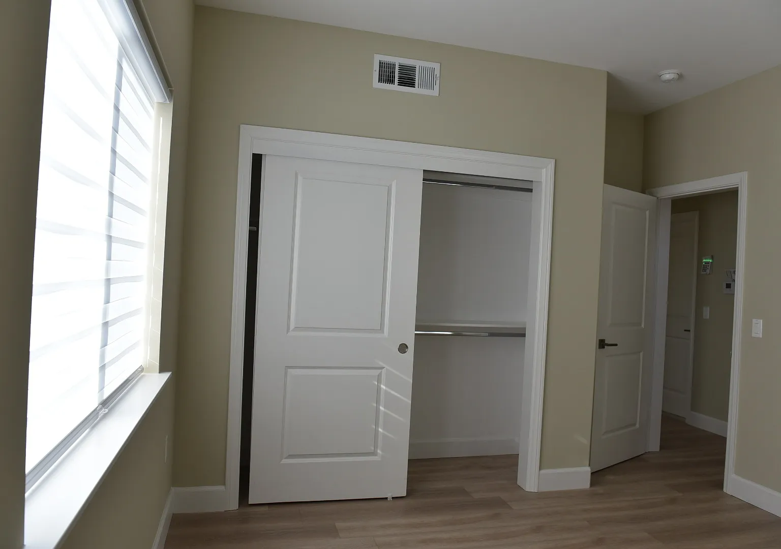 4 bed, 2000 sqft, $4,600 — Photo 3