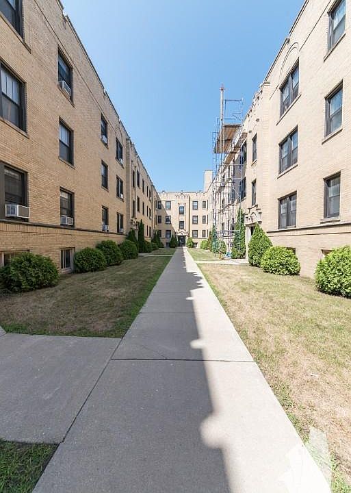 1st image of 1940 W Wilson Ave #1722