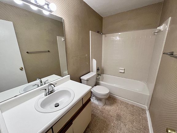 5th image of 2195 Sandpiper St