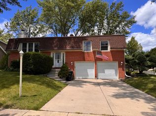 3990 Hudson Dr, Hoffman Estates, IL 60192