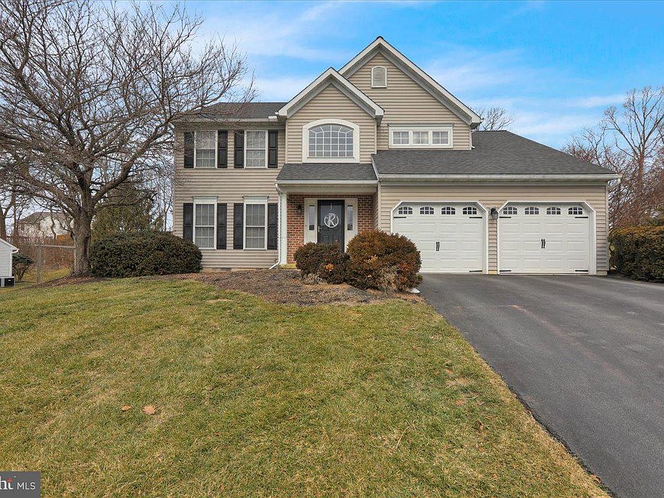 1st image of 6 Lenape Dr