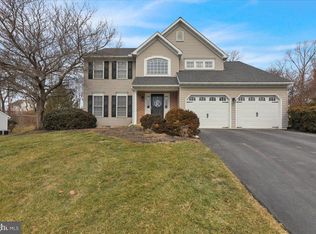 6 Lenape Dr, Morgantown, PA 19543