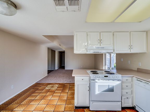 3rd image of 1327 W Sequoia Dr