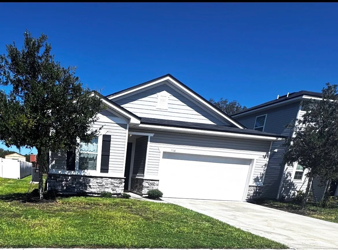 4 bed, 1816 sqft, $2,200 — Photo 1