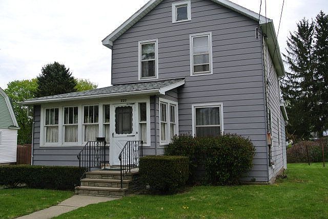 1st image of 227 Kingsbury Ave