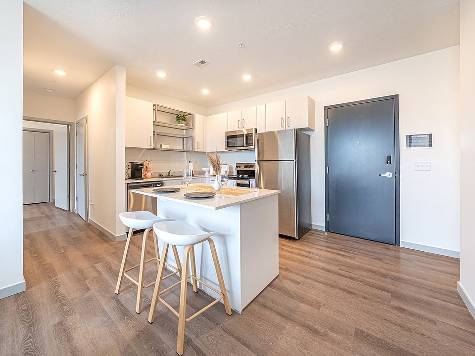 1st image of 921 M St #17562760