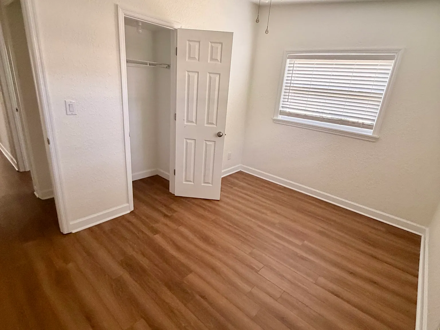 3 bed, 1054 sqft, $1,895 — Photo 2