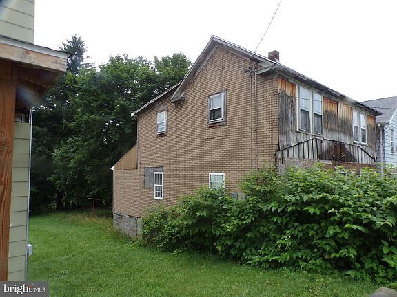3rd image of 157 Wood St
