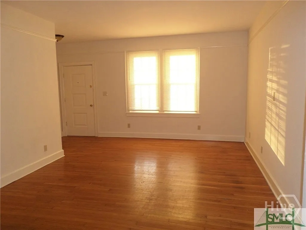 3 bed, 2.0 bath, 1724 sqft, $2,200 — Photo 2