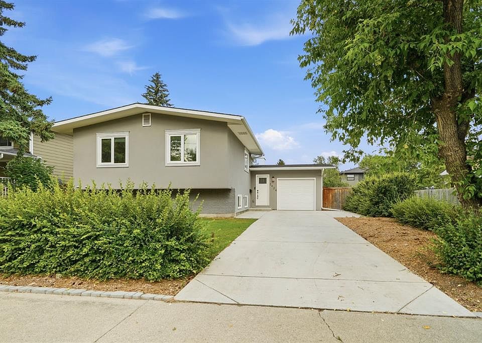 1st image of 2924 W Lathom Cres SW