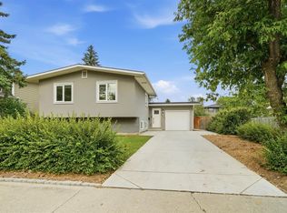 2924 W Lathom Cres SW, Calgary, AB T3E5W7