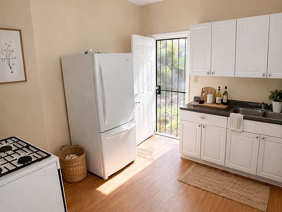 3rd image of 1589 Jackson Ave #1589