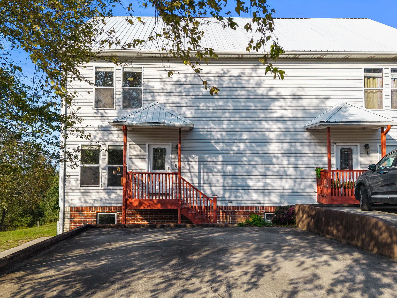 3517 Walnut Grove Ln NE — Photo 4