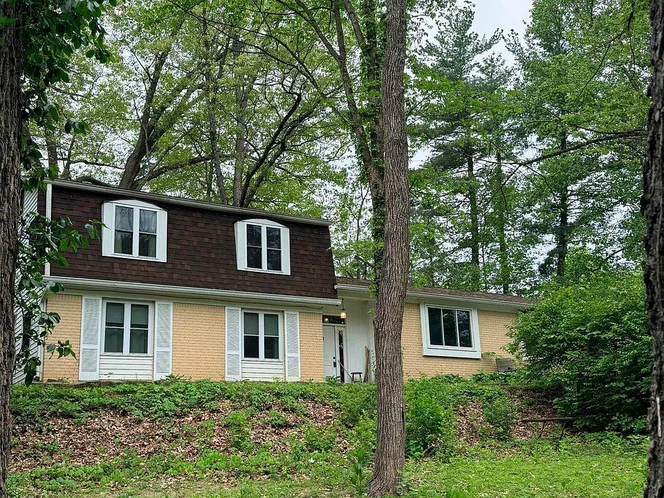 1310 E Prairie Dr