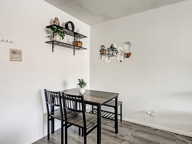 1409 Girard Blvd NE #U — Photo 8