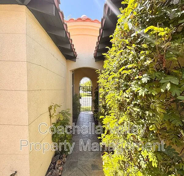 138 Shoreline Dr — Photo 2
