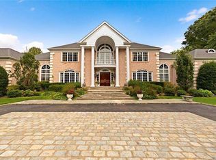 6 Chestnut Hill Dr, Upper Brookville, NY 11771