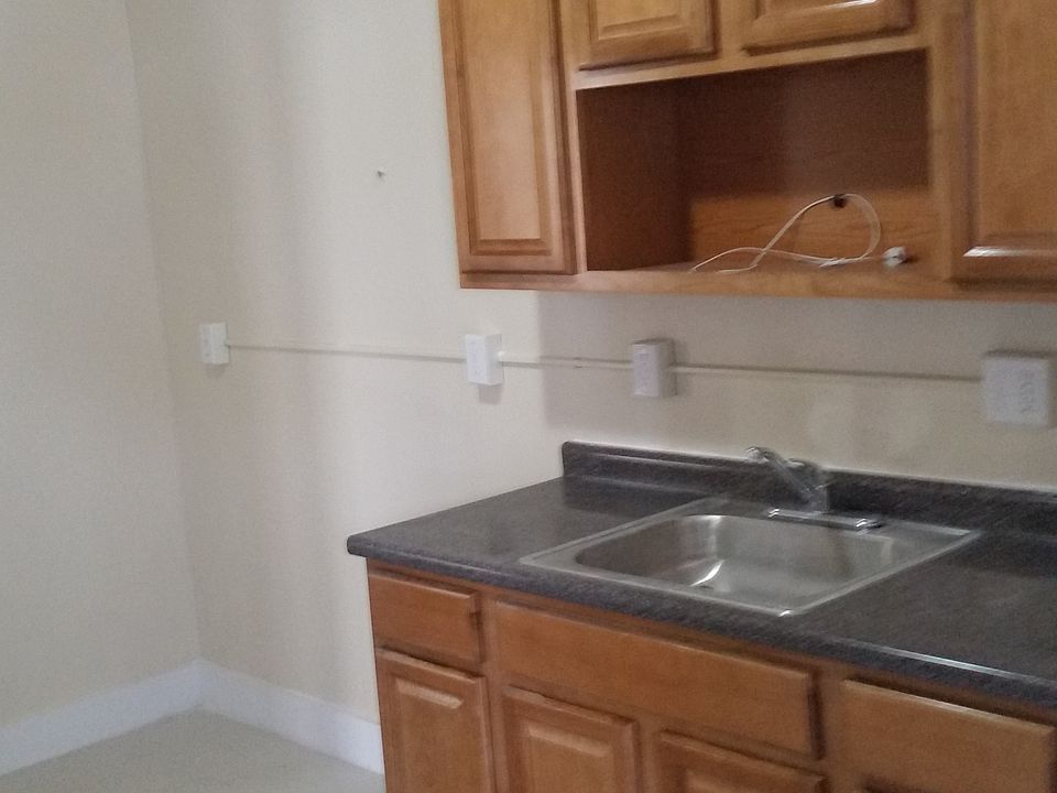 2nd image of 256 S Main St #2