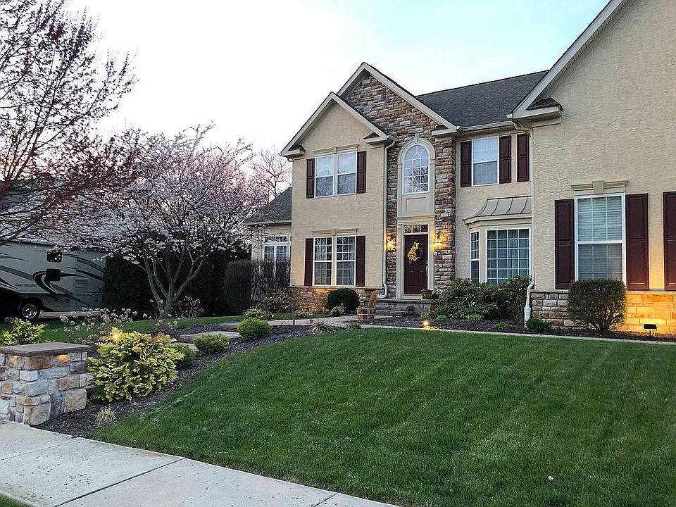 2nd image of 44 Winding Brook Dr