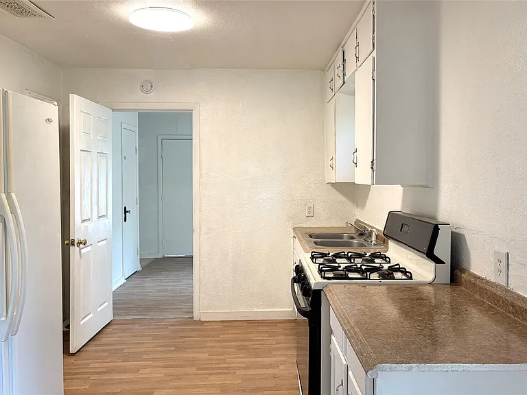 1184 1/2 Sol Wilson Ave — Photo 15