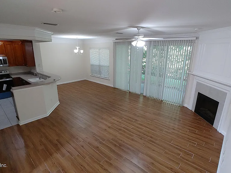 11073 Castlemain Cir E — Photo 6
