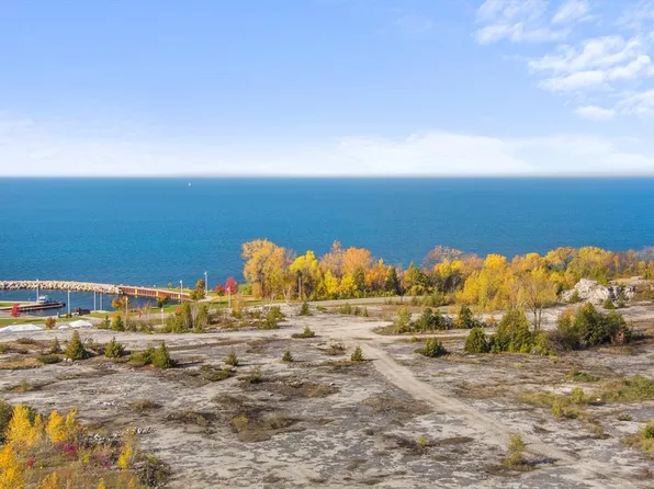 54 Bay Shore Dr, Sturgeon Bay, WI 54235